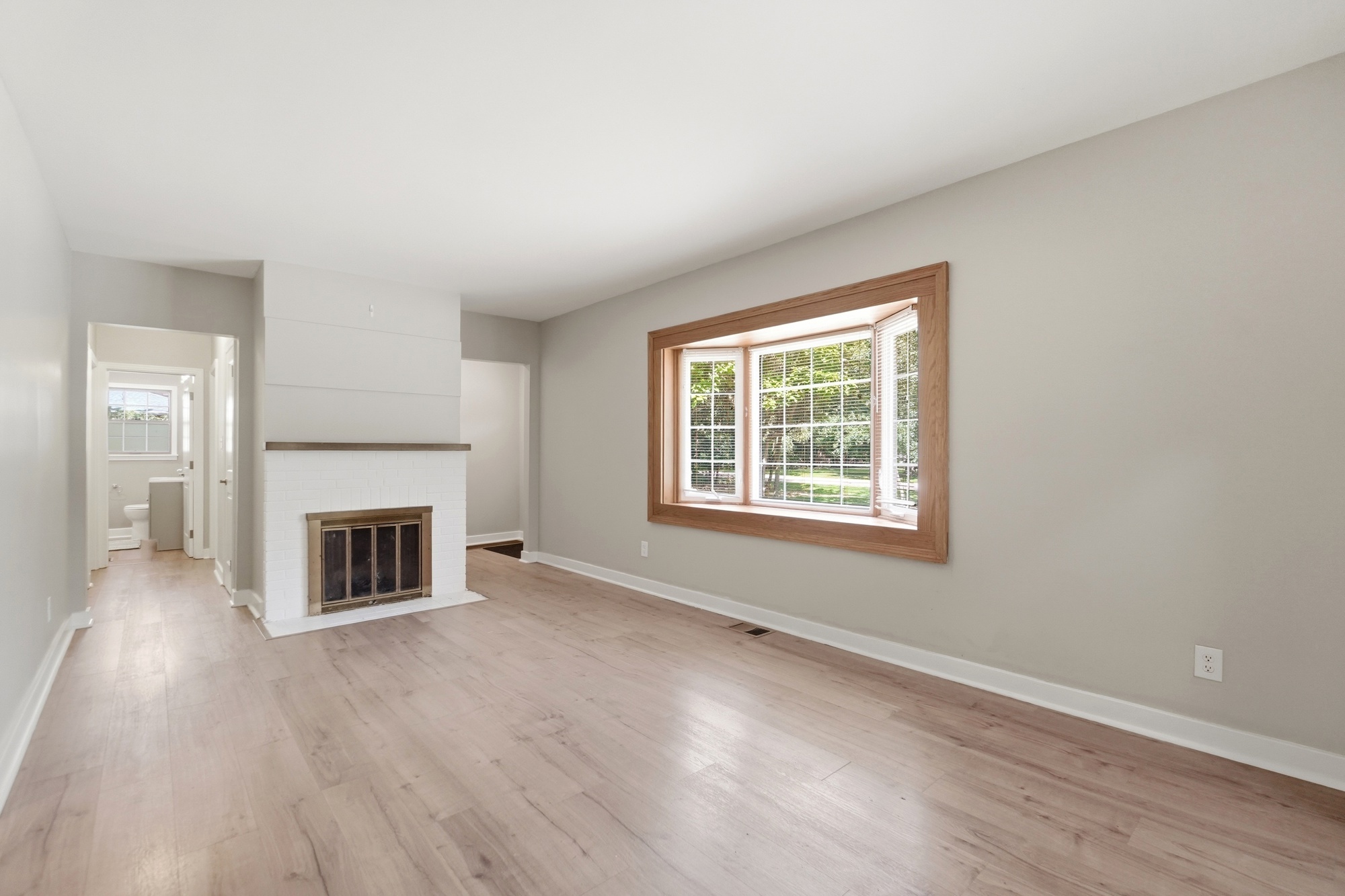 4823 Glenmina Dr – photo 5