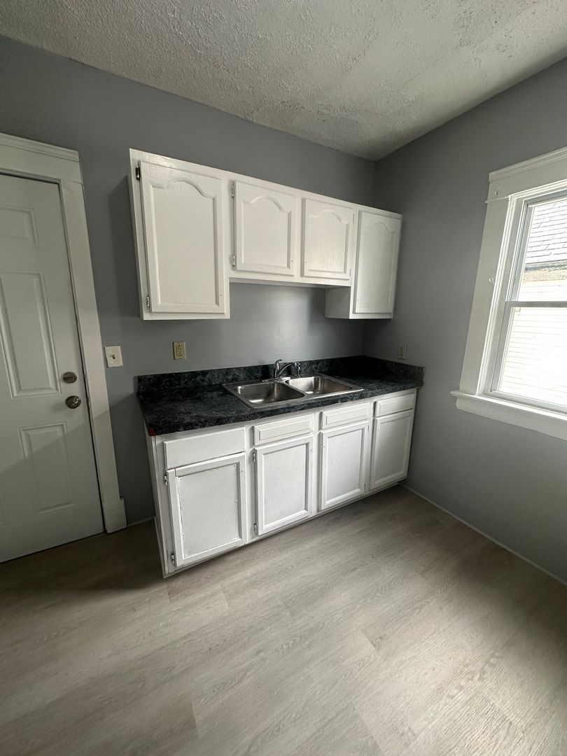 11414 Fairport Ave unit UP – photo 2