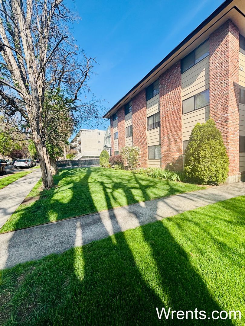 2106 W 1st Ave unit #302 – photo 2