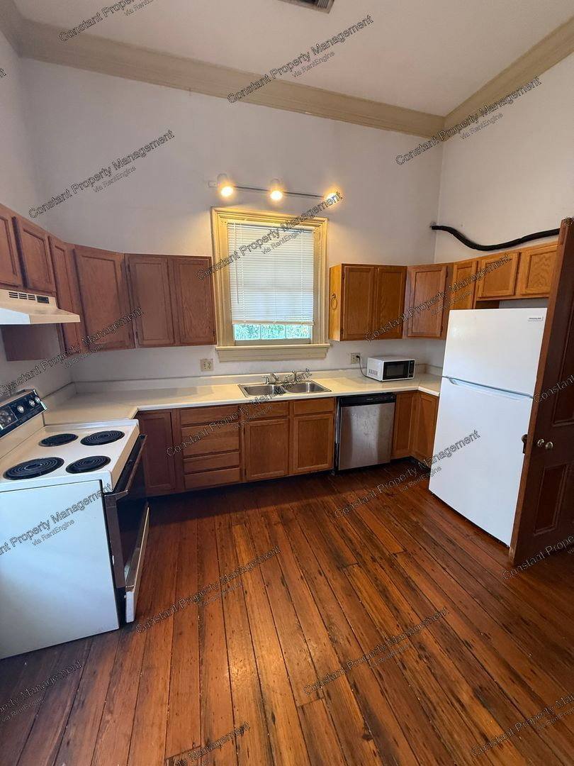 1031 Bond St unit 1 – photo 5