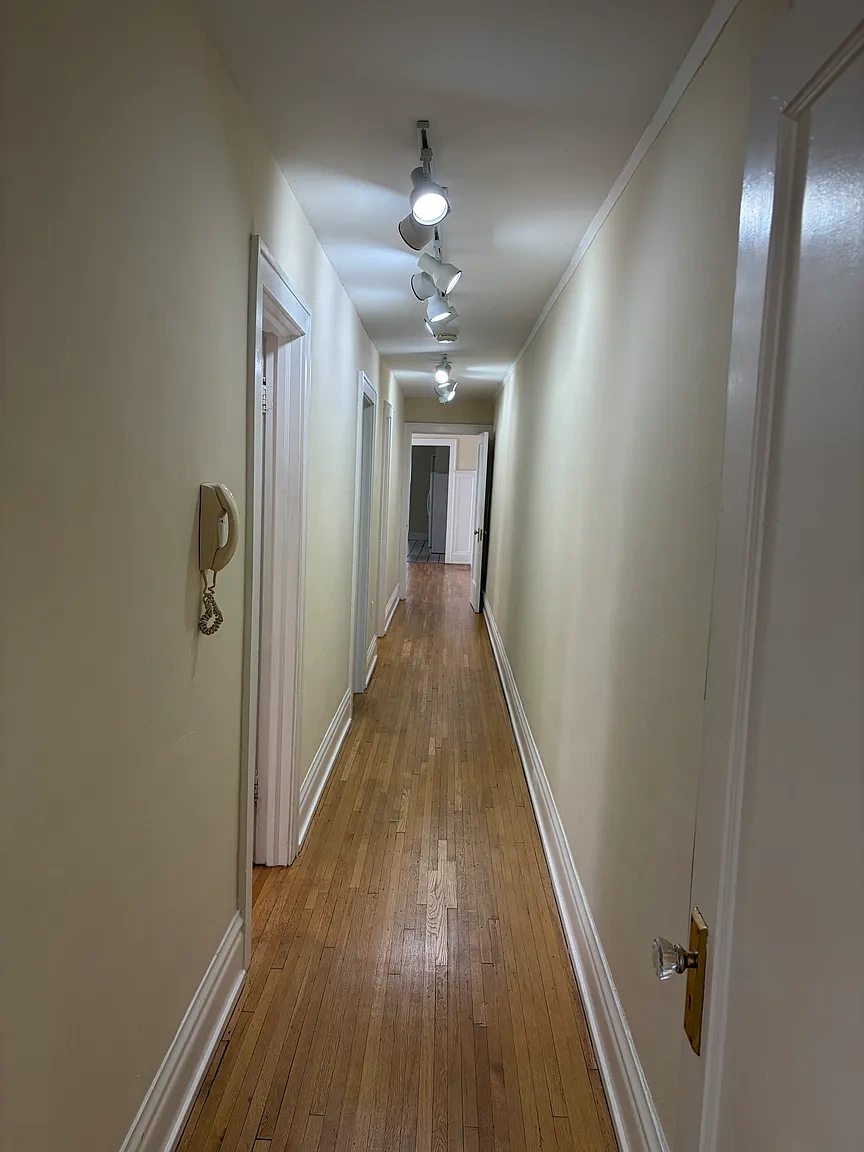 2100 Surrey – photo 4
