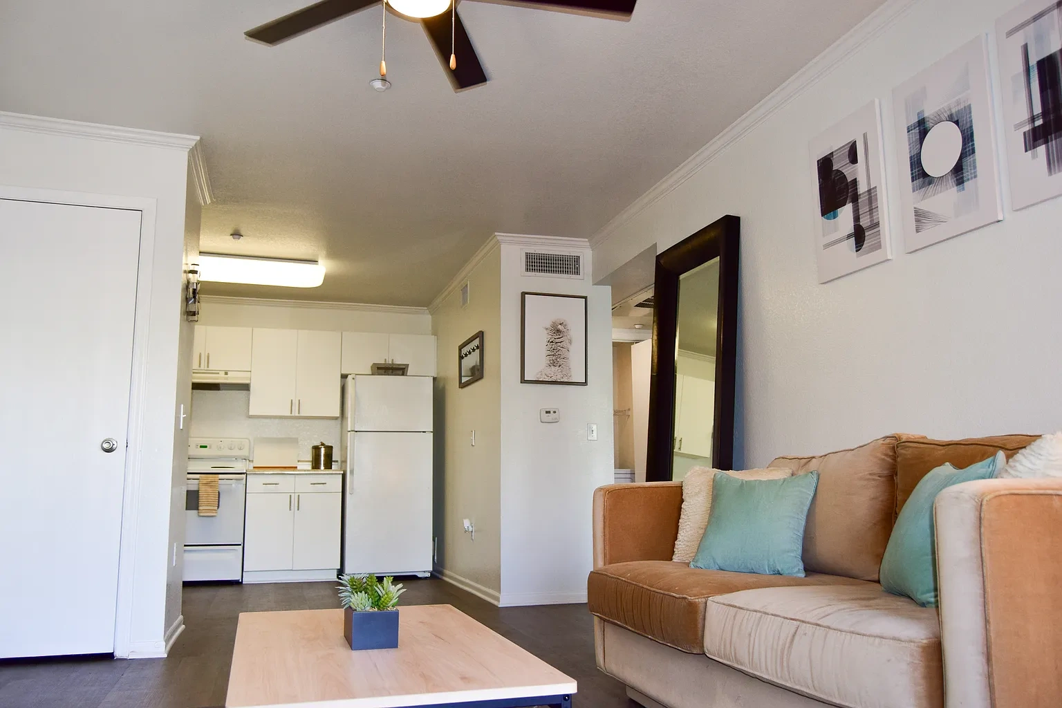 La Pacifica Apartments – photo 5