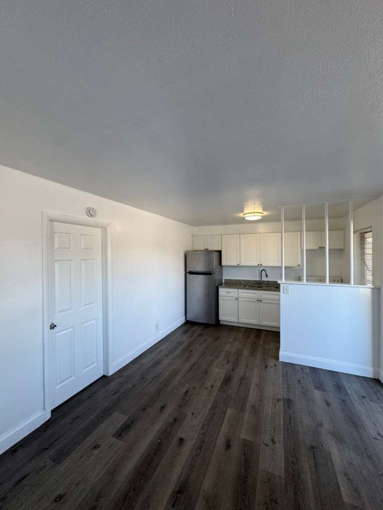 965 W 36th St unit 8 – photo 3