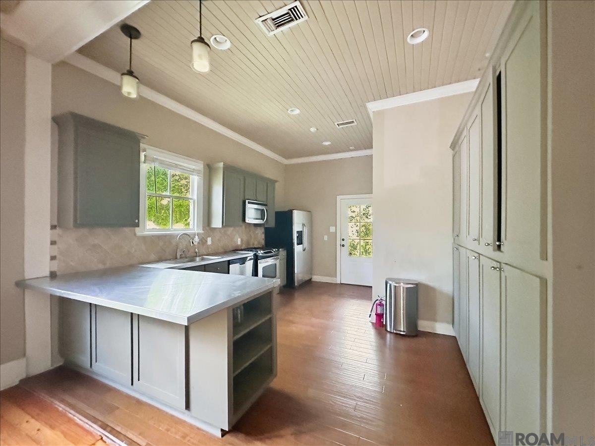 729 Royal St – photo 3