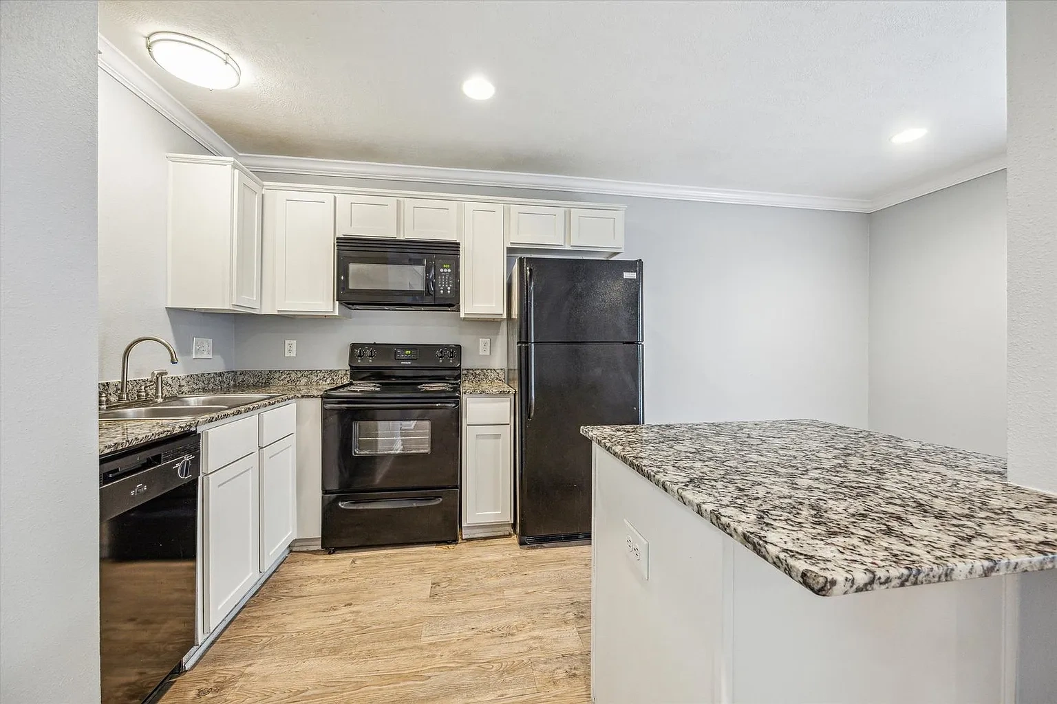 835 Heights – photo 3