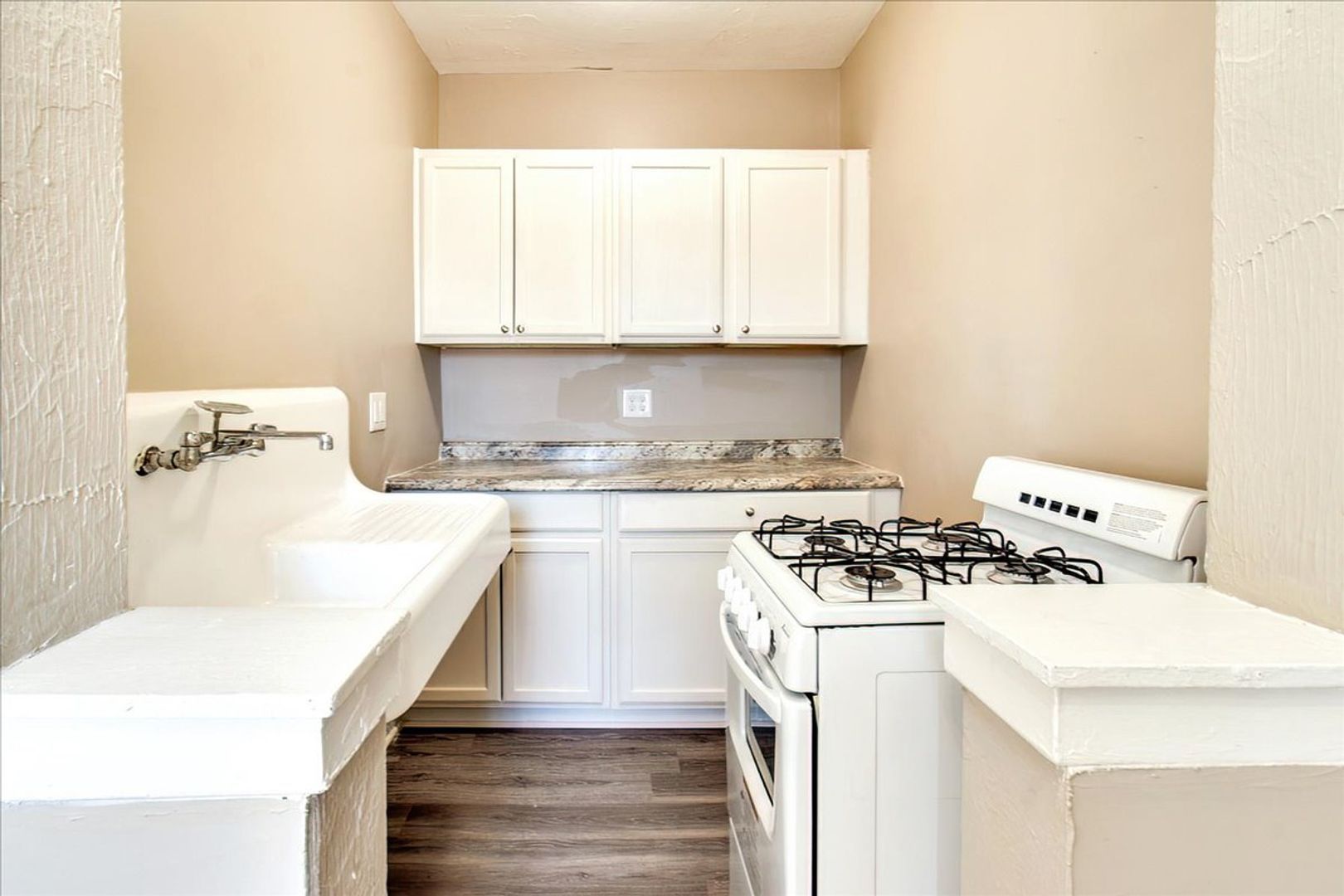 574 W Huron St – photo 1