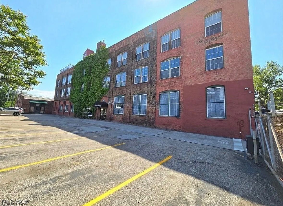 1667 E 40th St unit 3G – photo 2