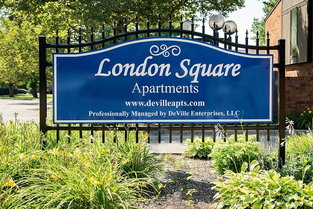 London Square Apartments – photo 2