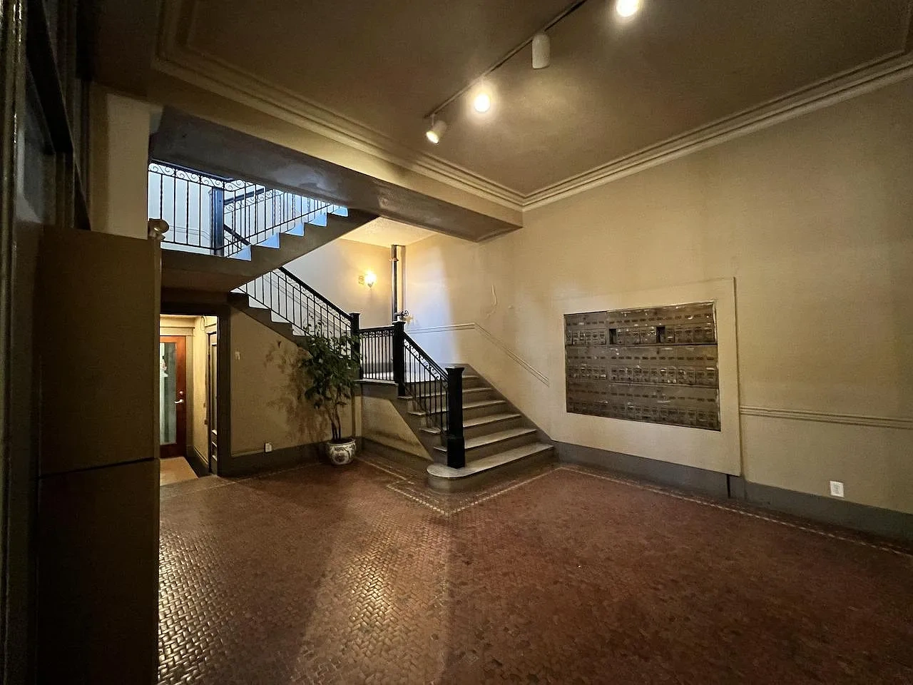 Lindell Park Apartments – photo 5
