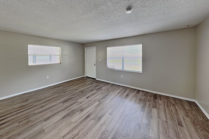 2230 Rohr Dr – photo 2