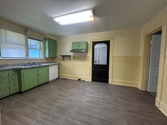 309 W 11th St – photo 5