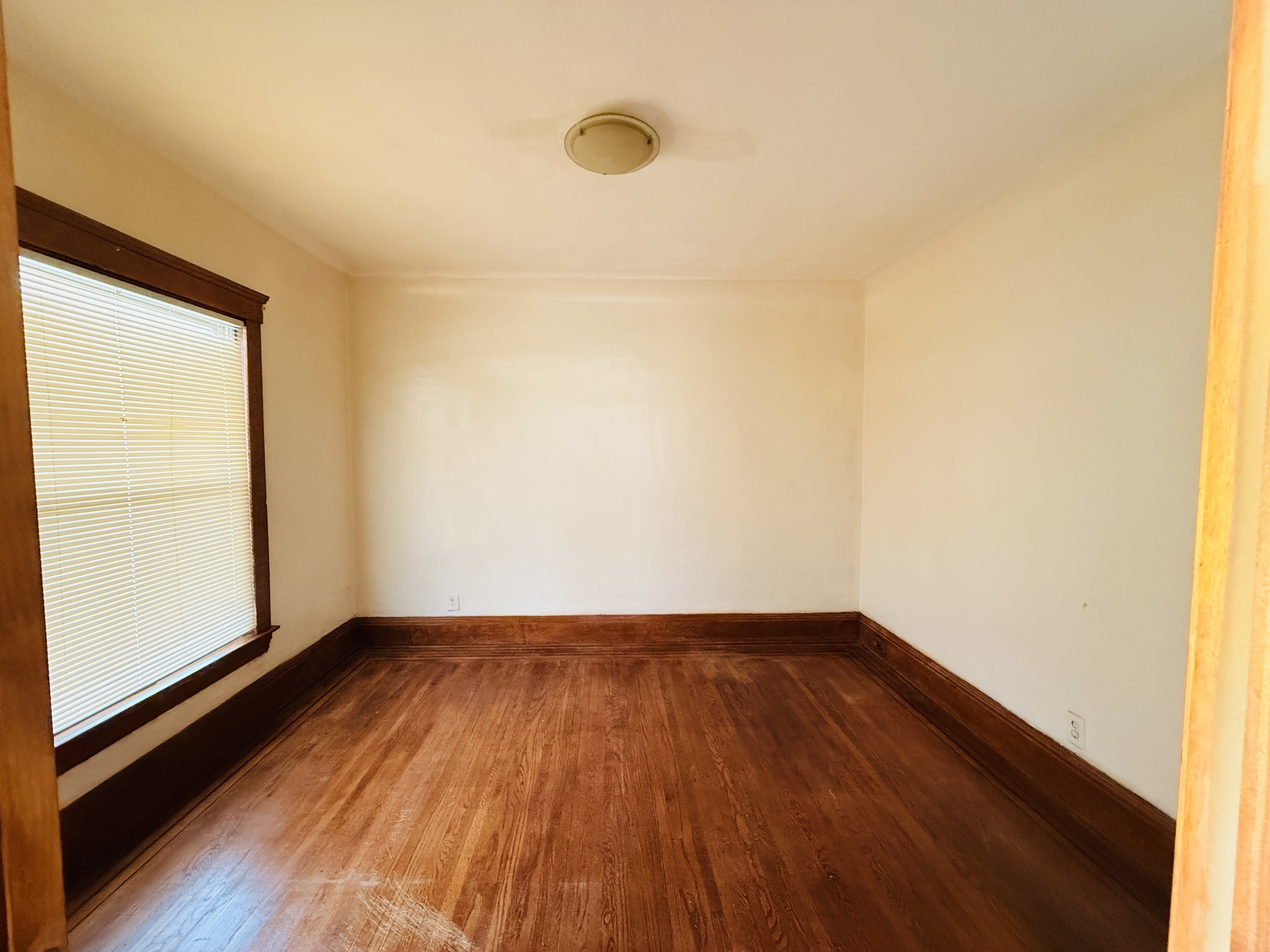 10749 Hull Ave – photo 4