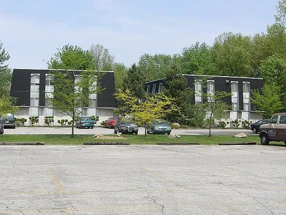 Ridge Plaza Apartments – photo 1