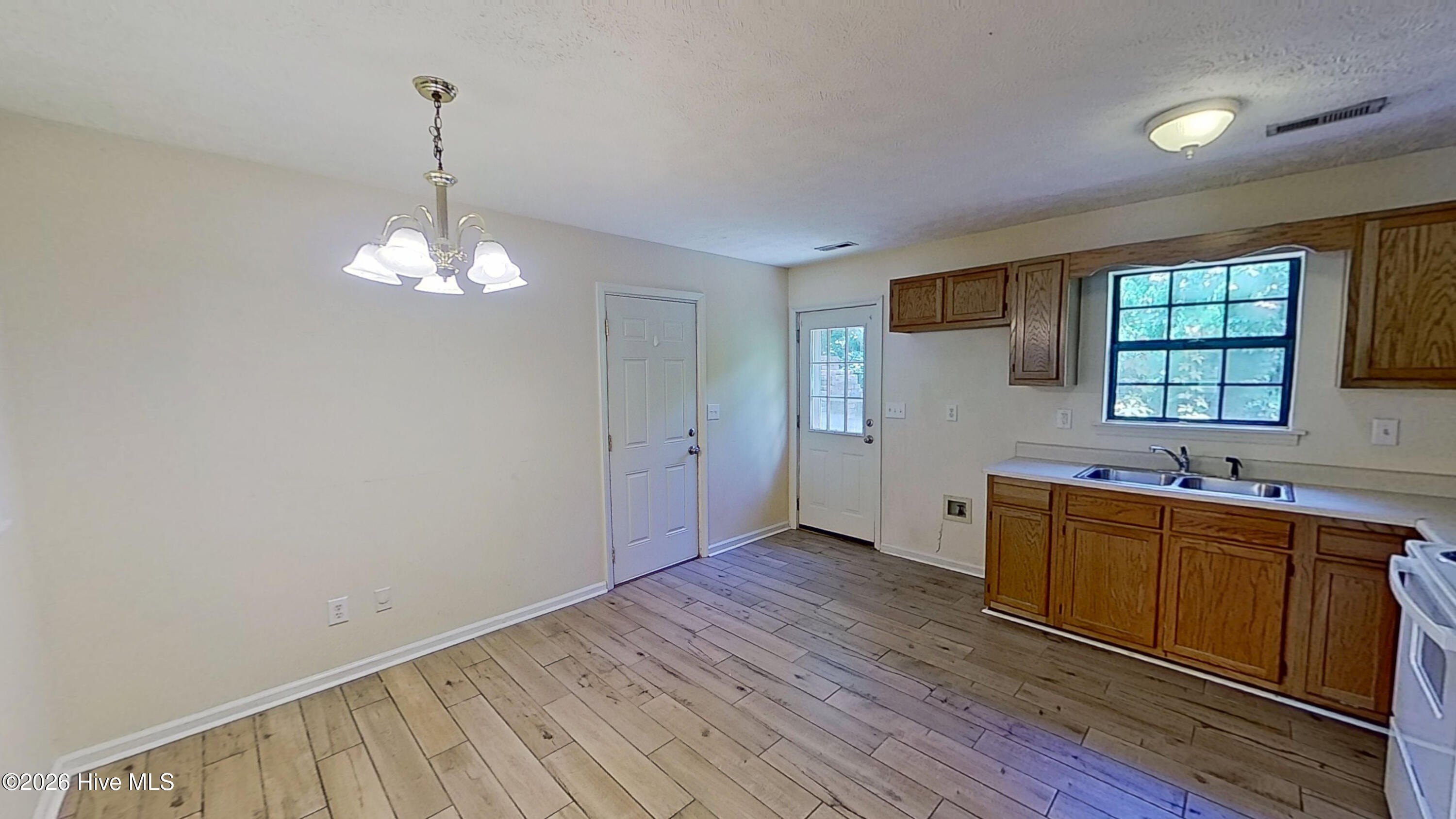 237 Bountiful Ln – photo 4