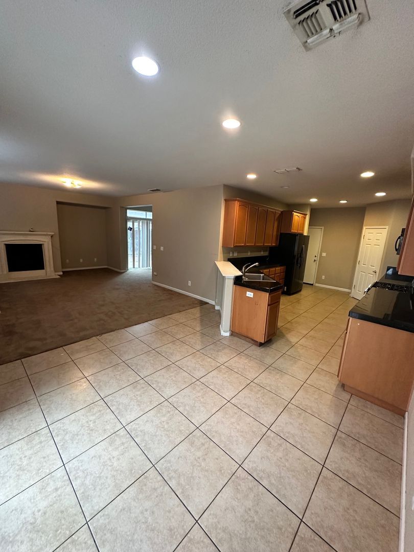 2161 Chapman Oak Dr – photo 3