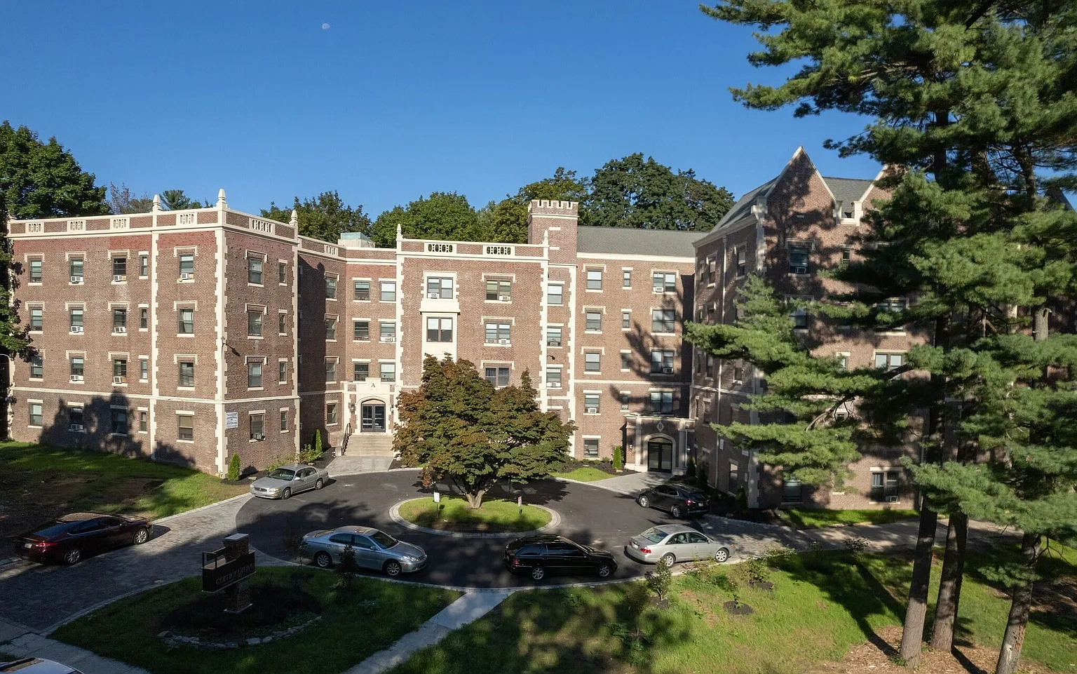 Corner Grove Apartments – photo 1