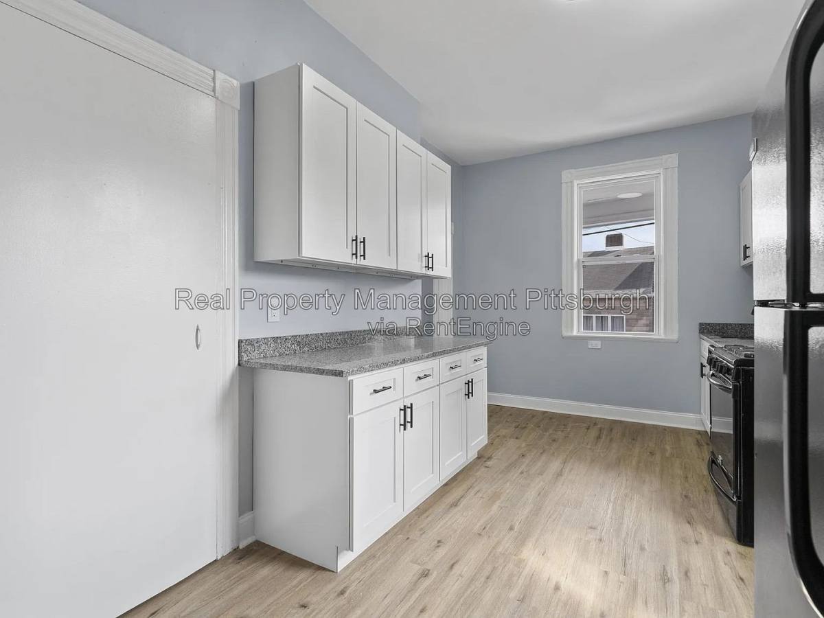 2721 Cobden St unit 1 – photo 4