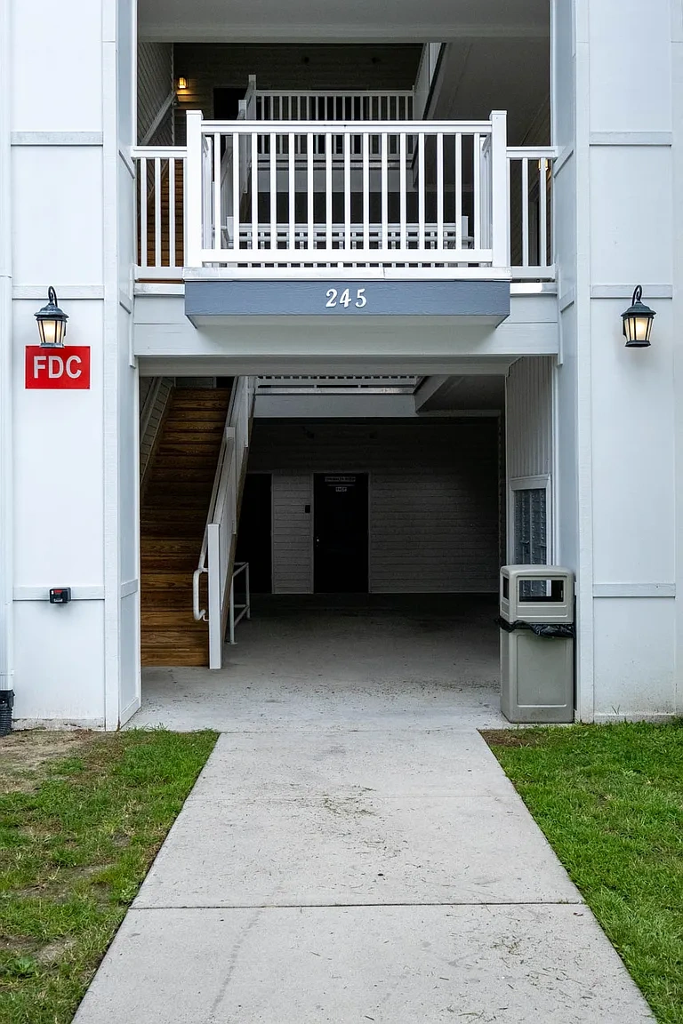 BONNET COURT APARTMENTS – photo 1