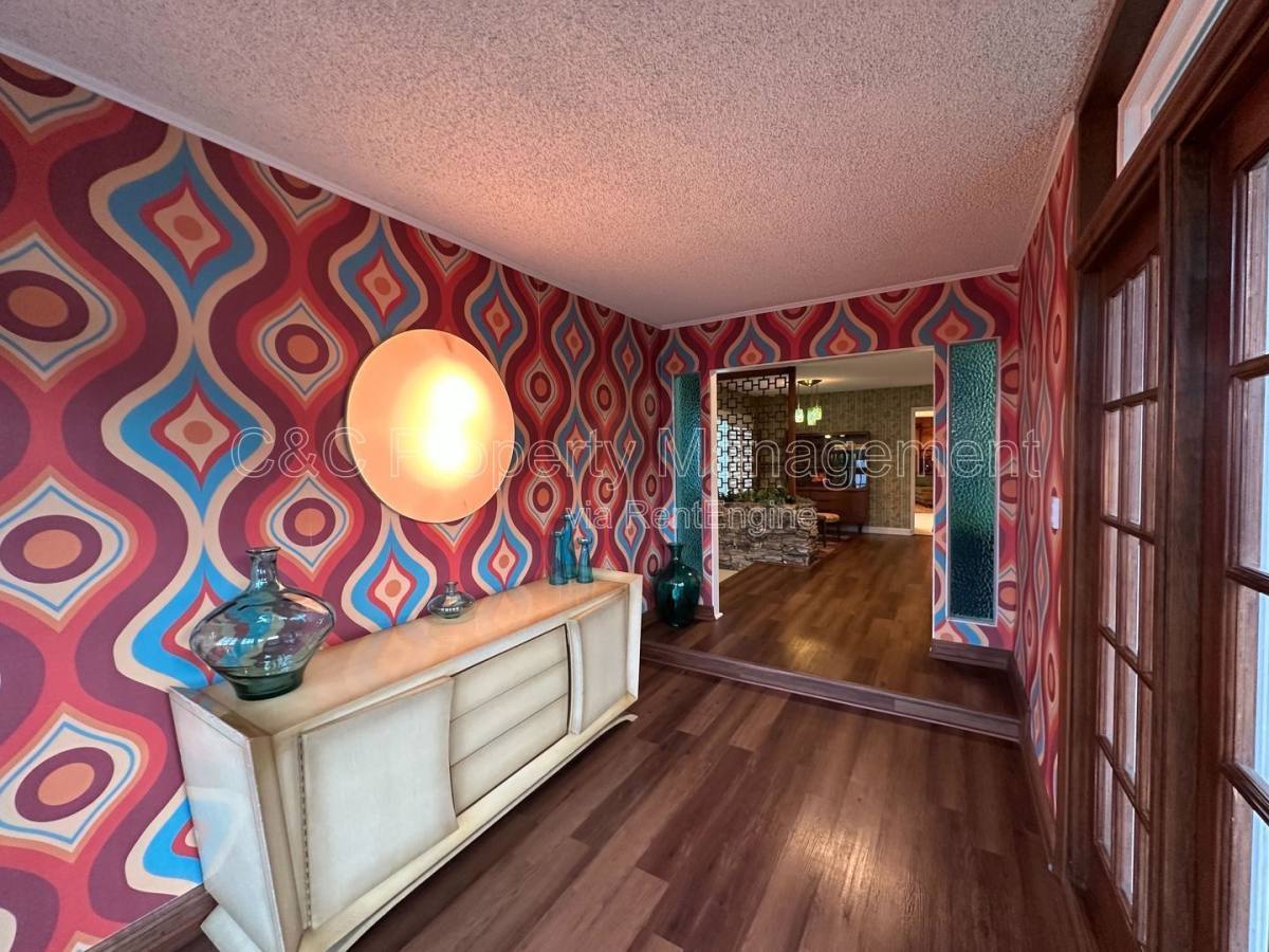 425 Edgerton Dr – photo 3