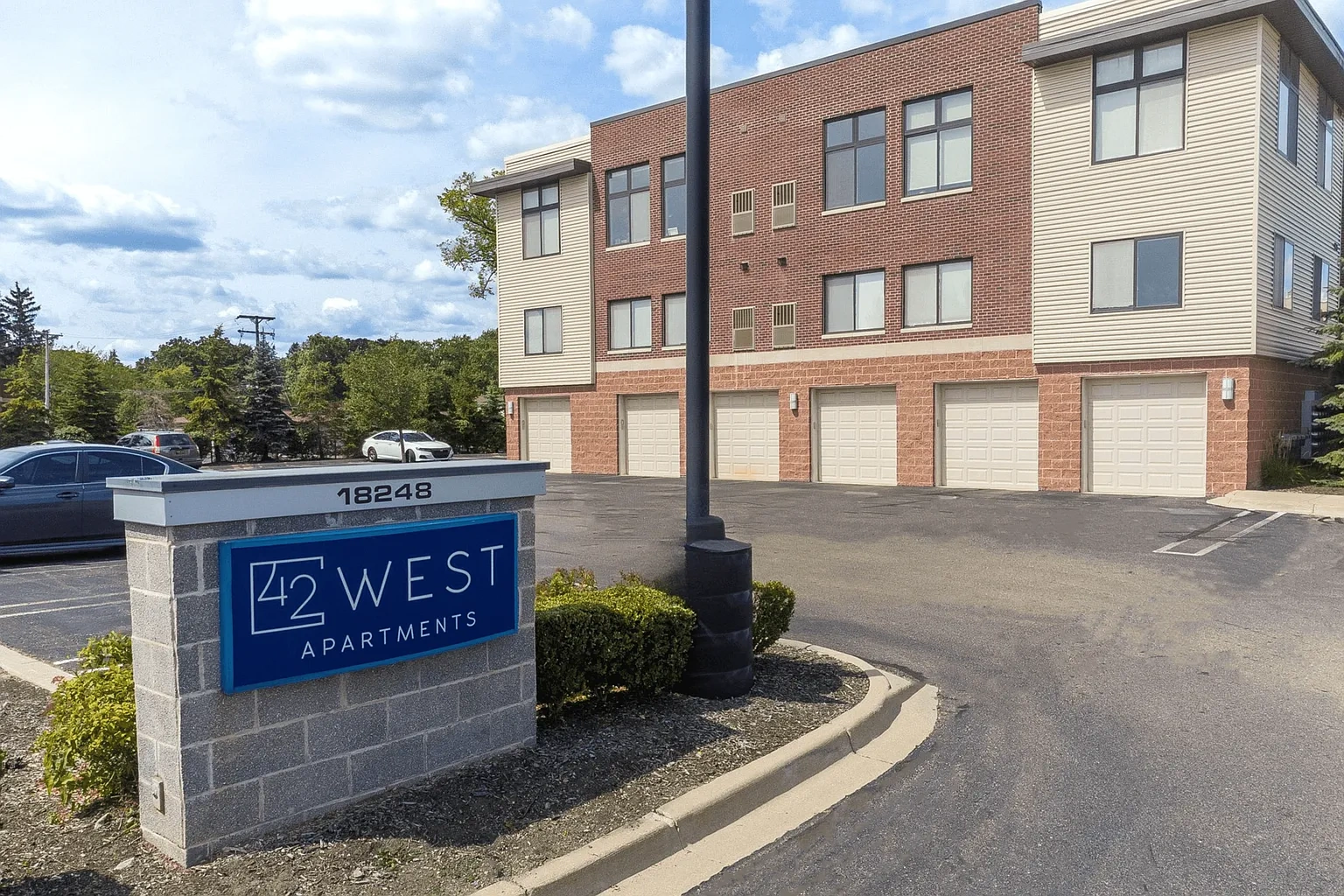 42 West Apartments – photo 1
