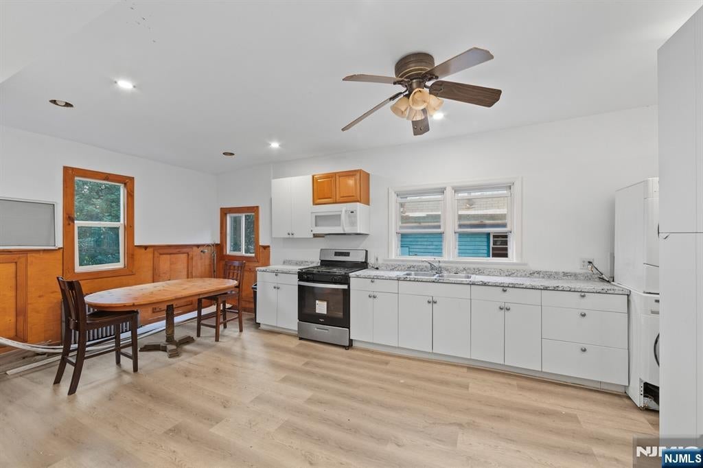 123 Washington St – photo 2