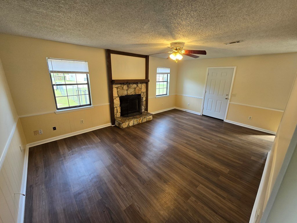 2501 Creekwood Dr – photo 2