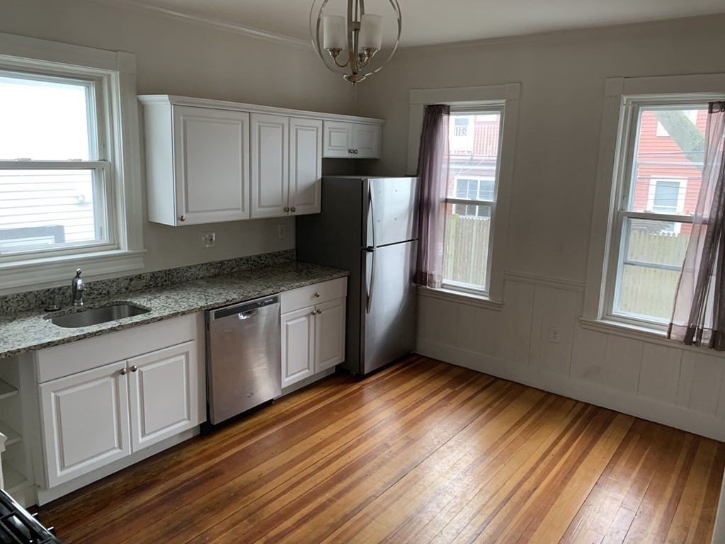 77 St Andrew Rd unit 2 – photo 4