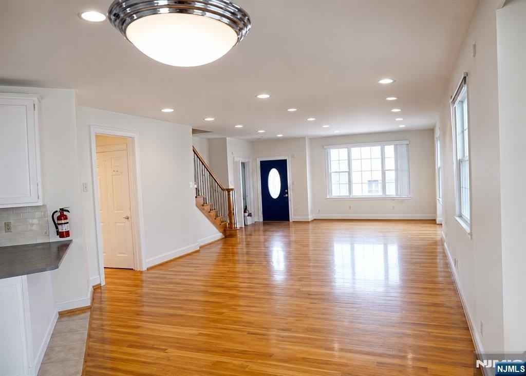 37 Vanderburgh Ave #B – photo 2