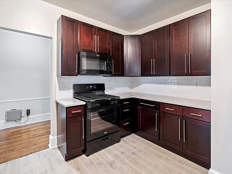 625 Elm St. Apartments – photo 2