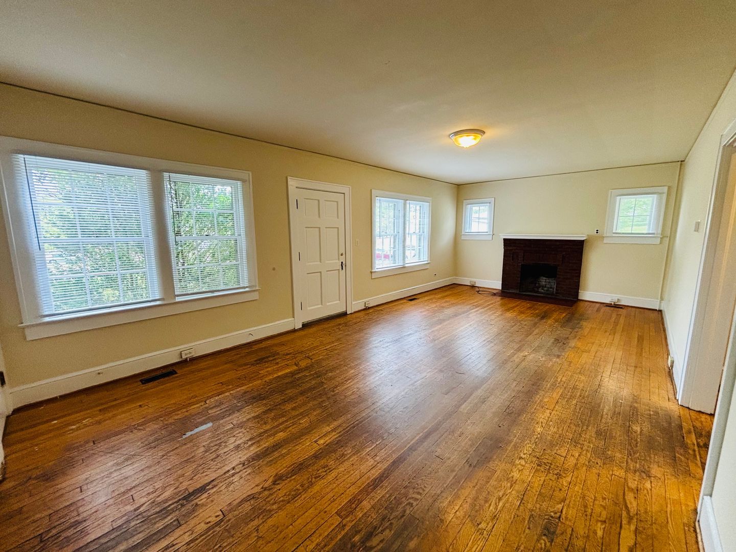 1410 N Main St – photo 4