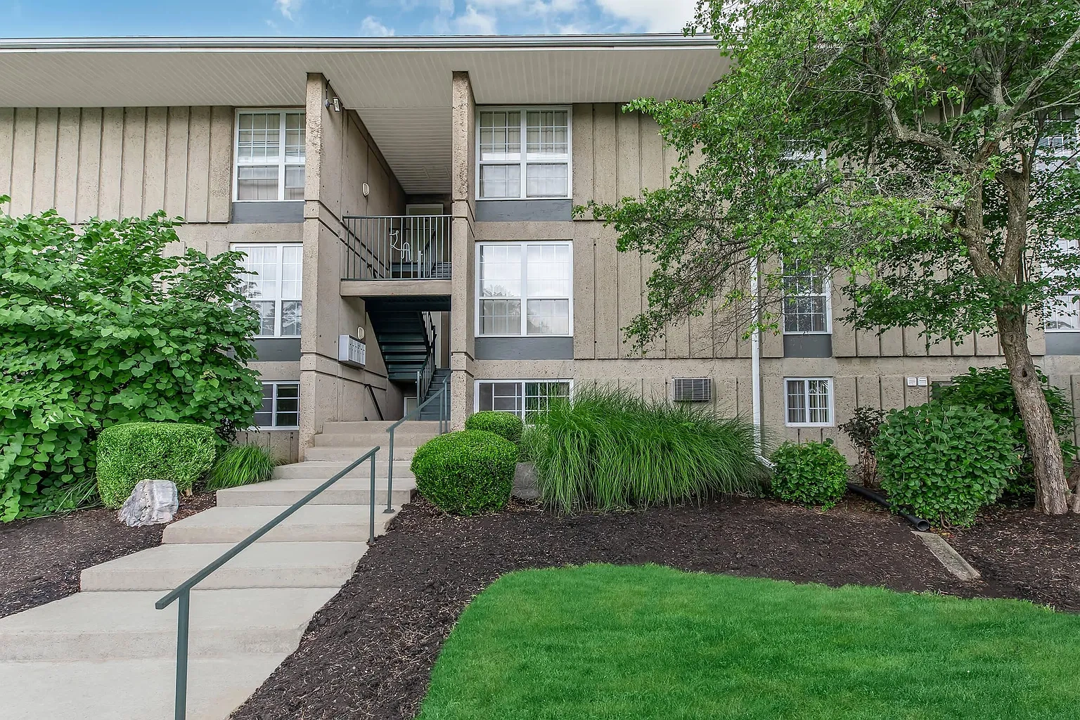 Lansing West Apartments – photo 5