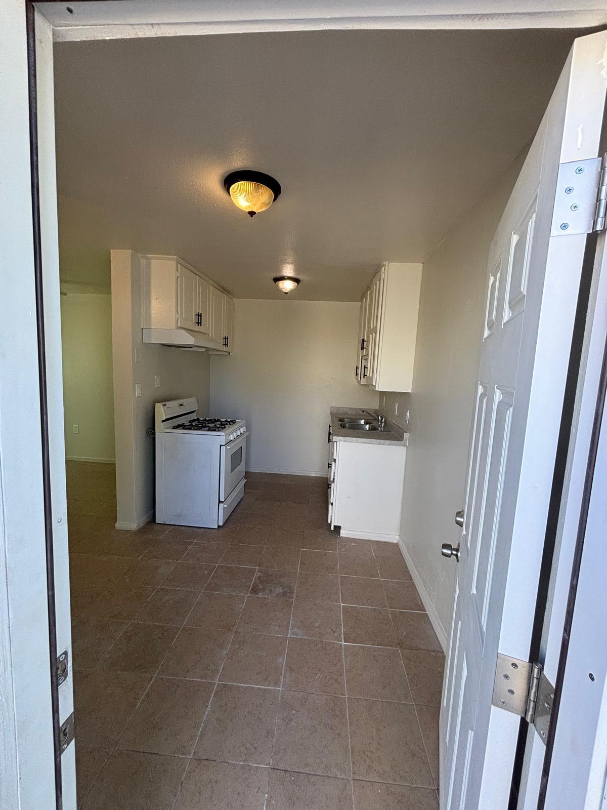 1498 E 6th St unit 7 – photo 2