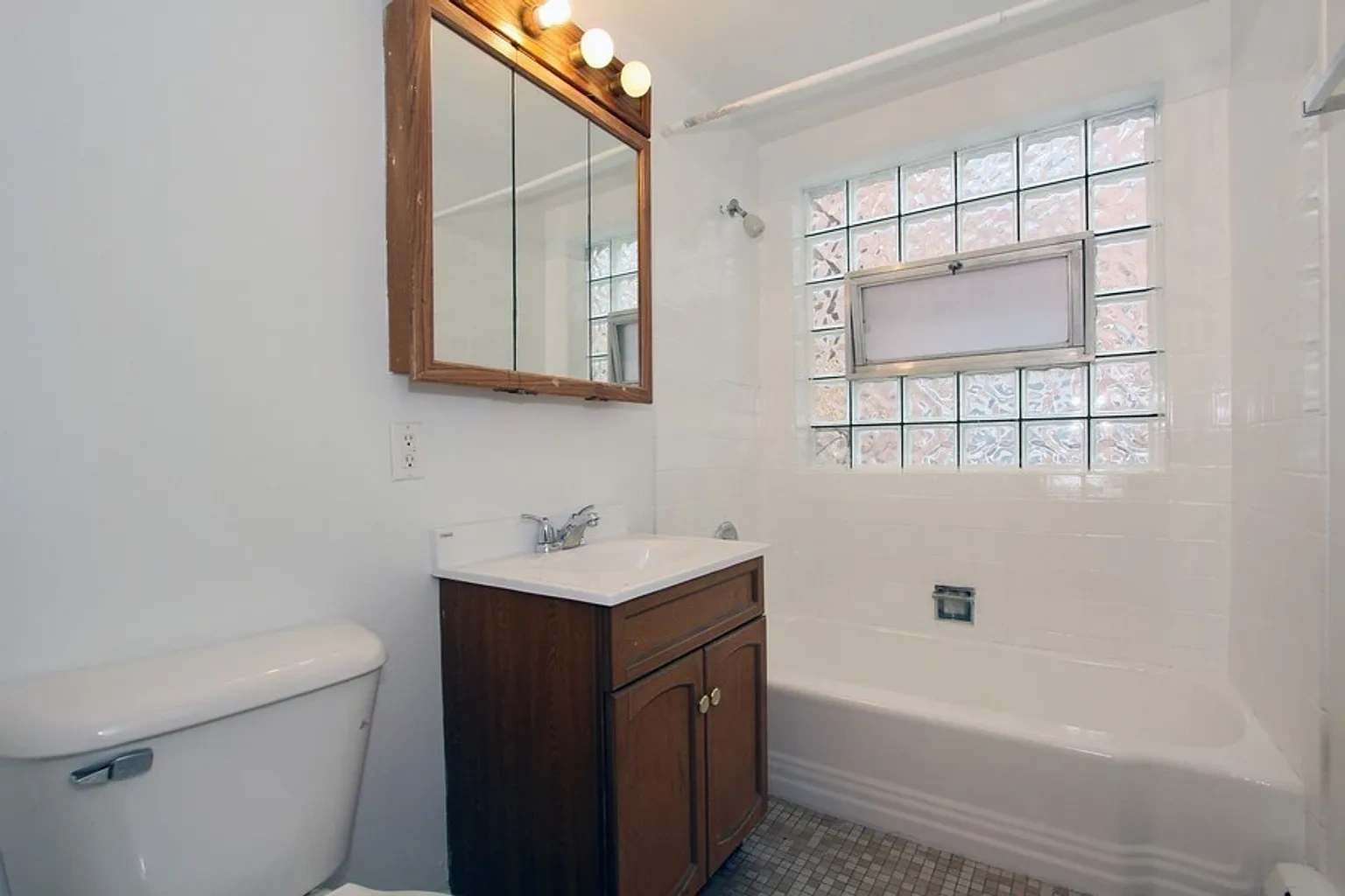 6743 S Oglesby – photo 2