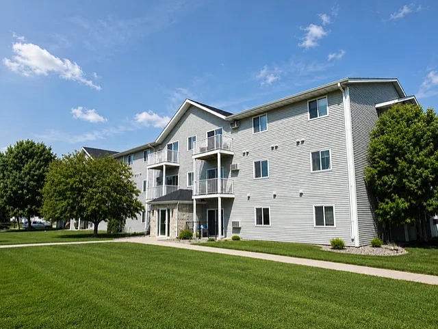 Greenbrier Apartments – photo 2