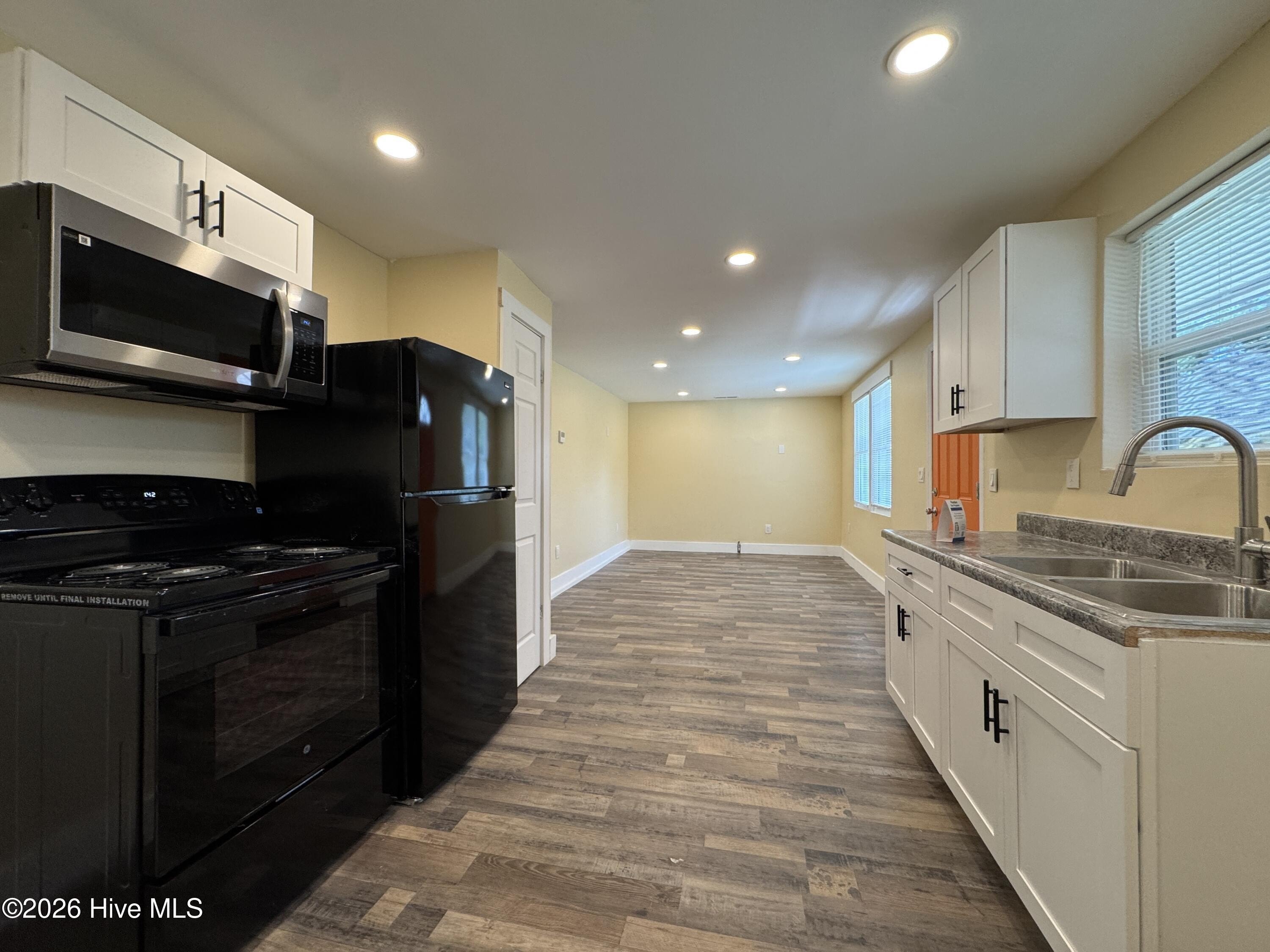 565 Manly Ave #B – photo 5