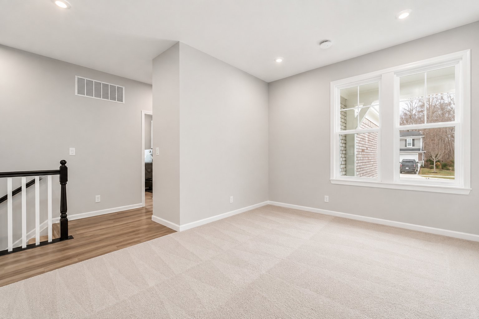 807 Littleton Dr – photo 2
