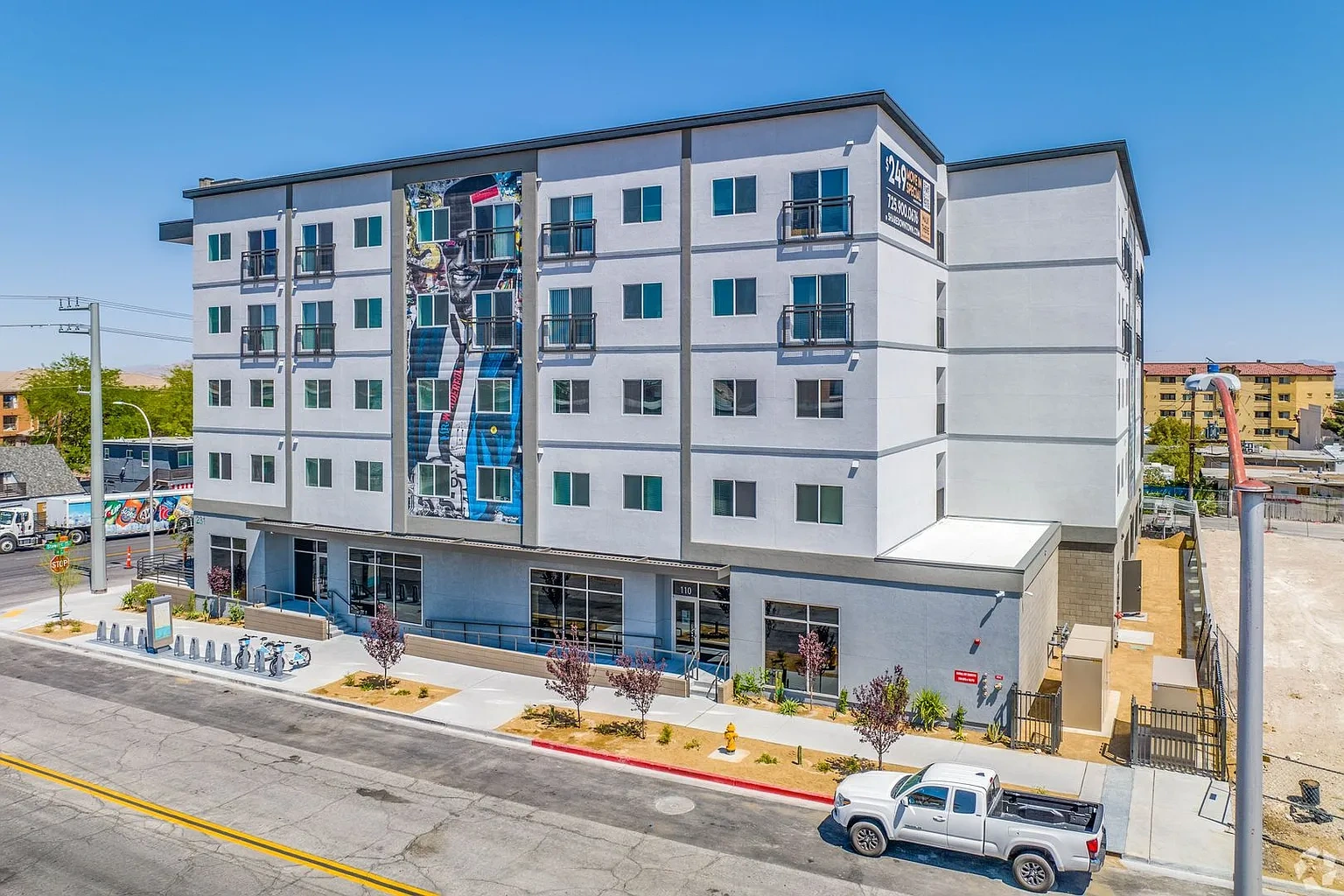 shareDOWNTOWN - Fremont East District – Floor plan