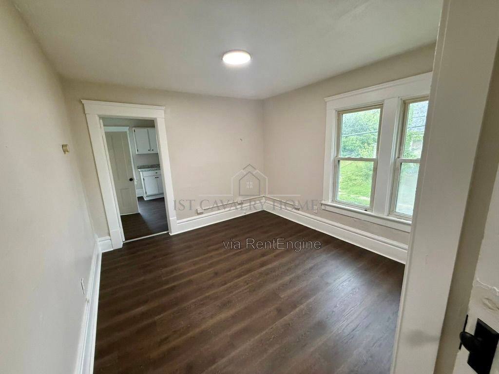 1052 Yale St unit 3 – photo 3