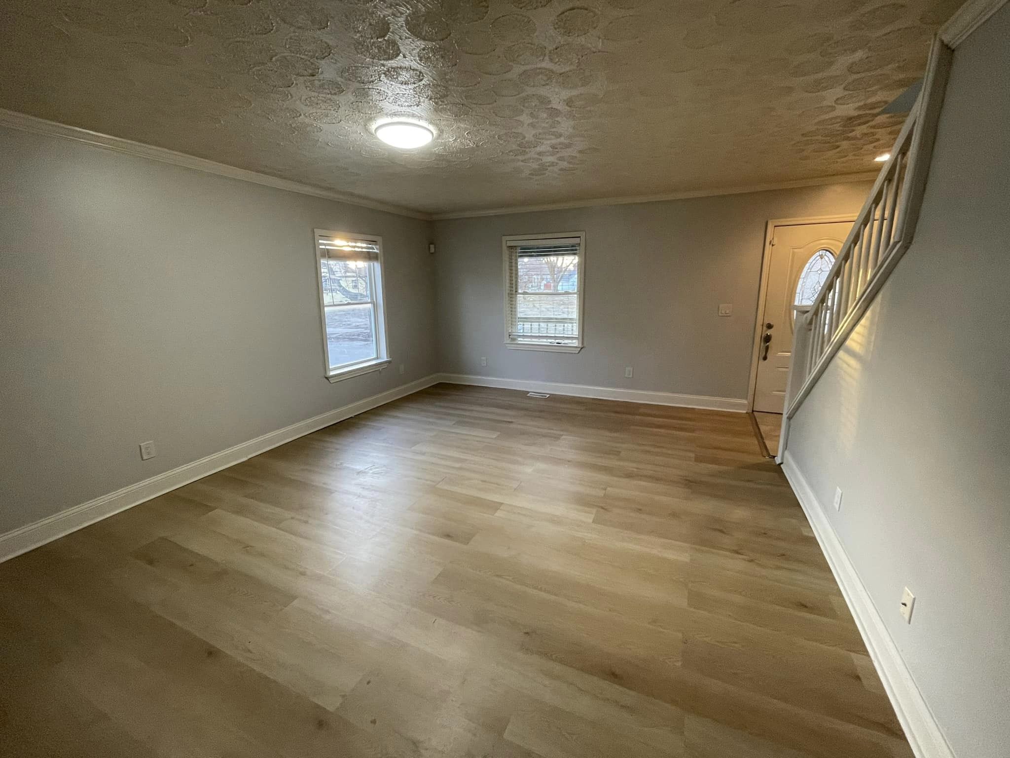 332 E Lincoln St – photo 4