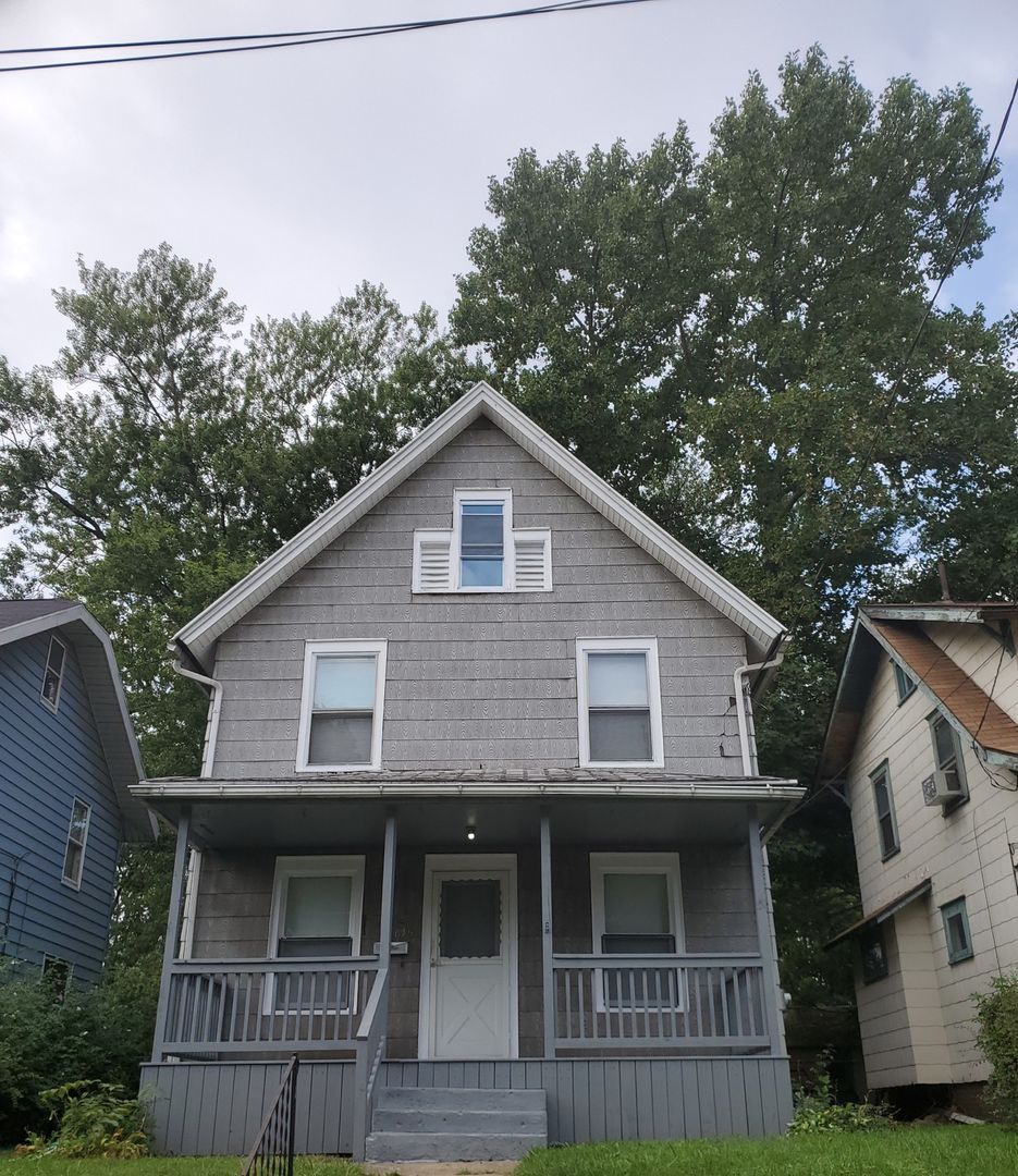 1615 Rowland Ave NE – photo 1