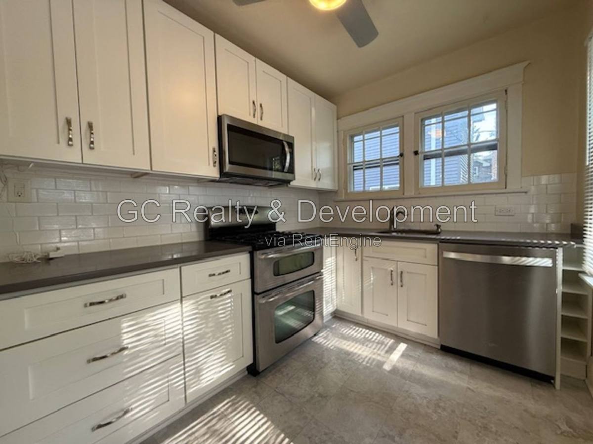 2415 Hastings Ave – photo 5