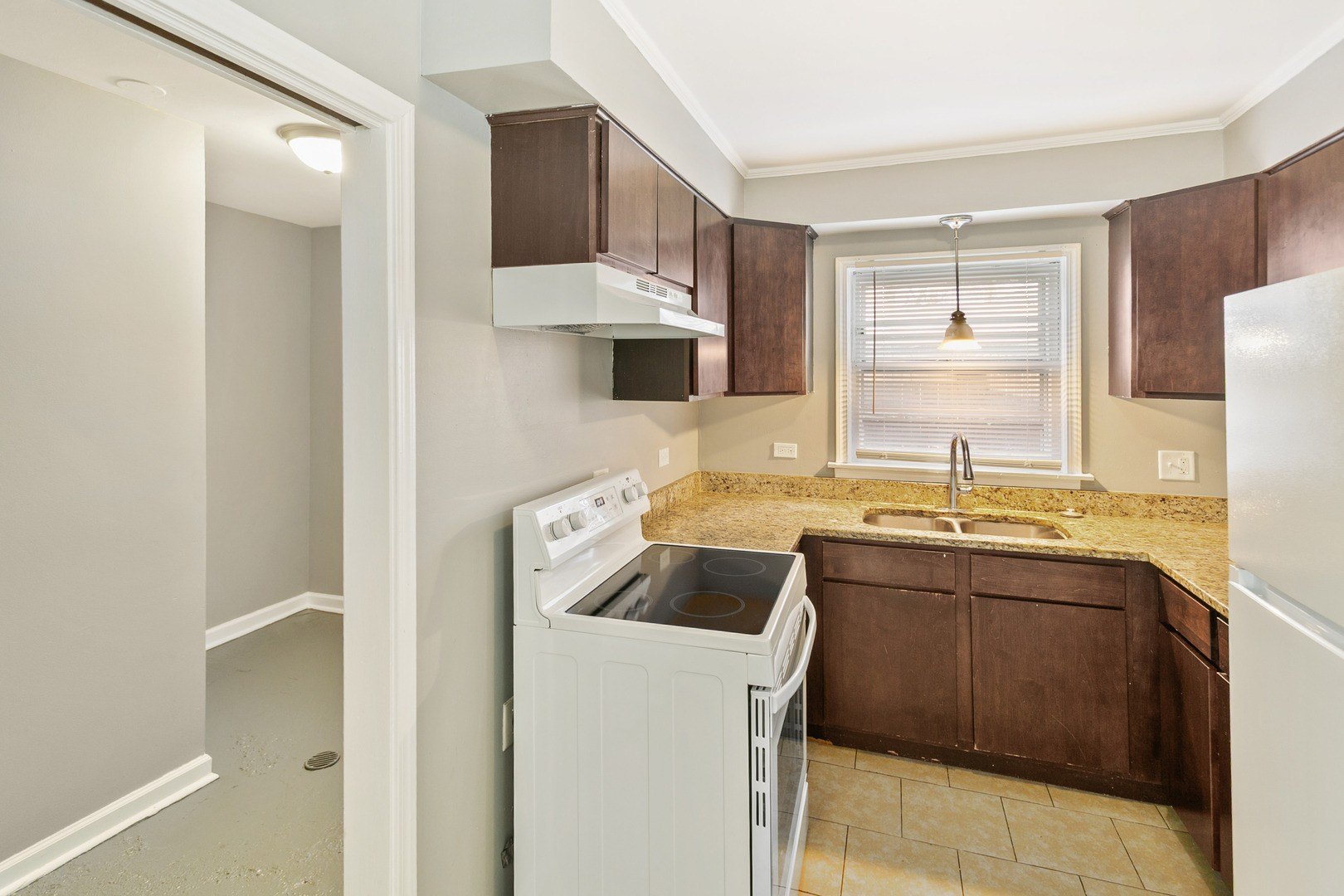 17306 Holmes Ave – photo 4