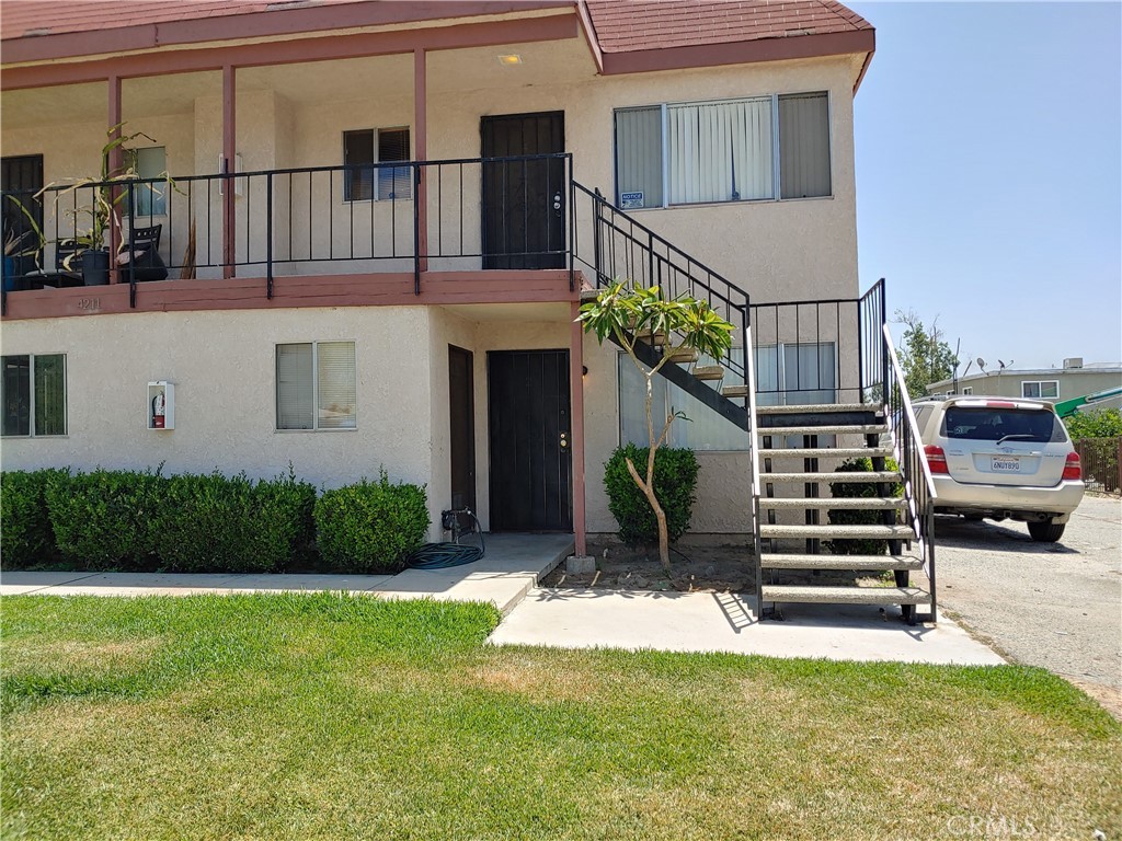 4211 N Mountain Dr – photo 2