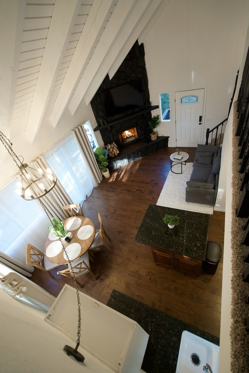 1090 Chateau Dr – photo 4
