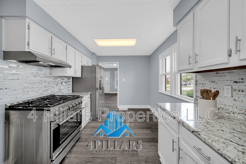 648 Stewart Ct – photo 2