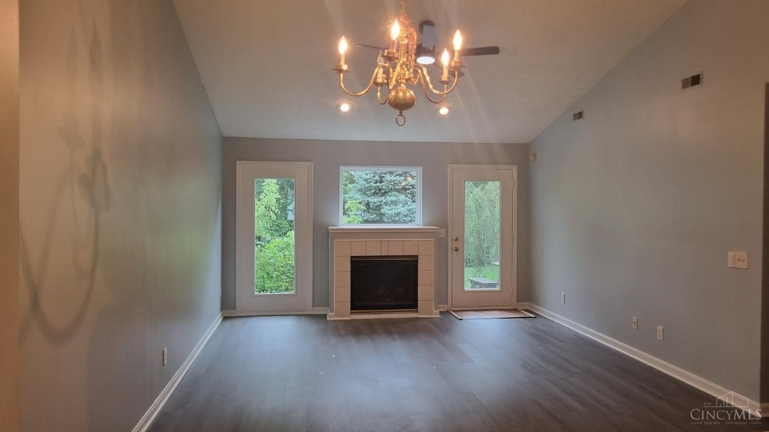 210 Elmwood Dr – photo 2