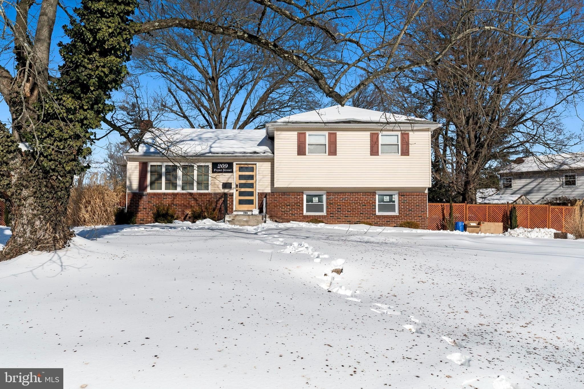 209 Front St – photo 3