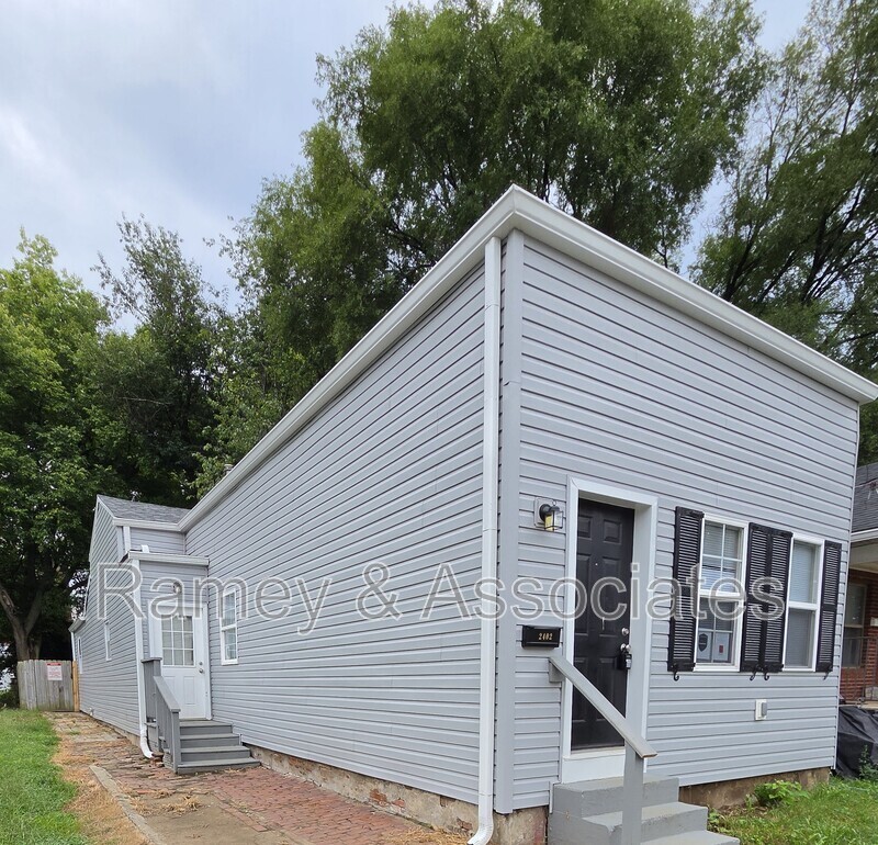 2402 Rowan St – photo 2