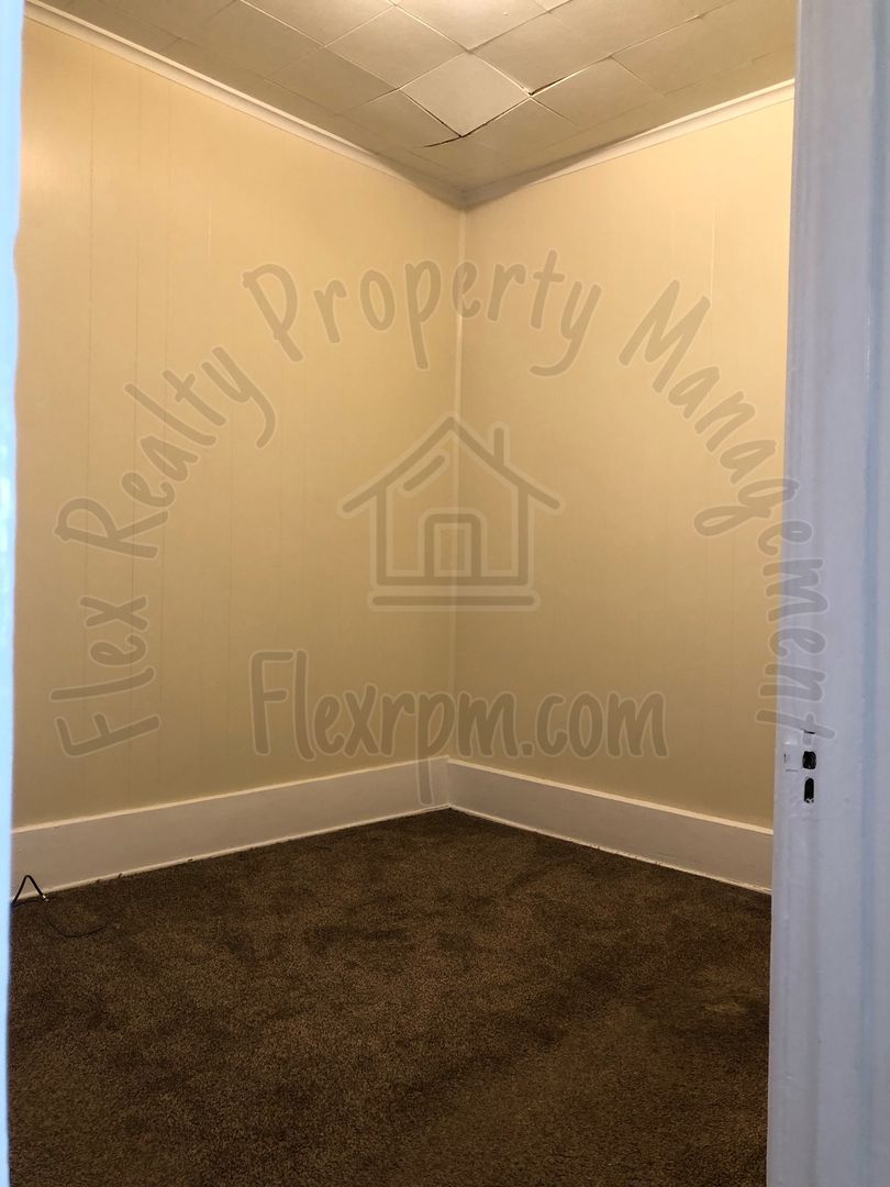 227 Everett St – photo 5
