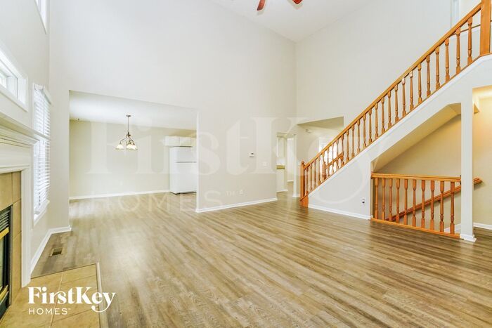 7821 Edgewater Ct – photo 4